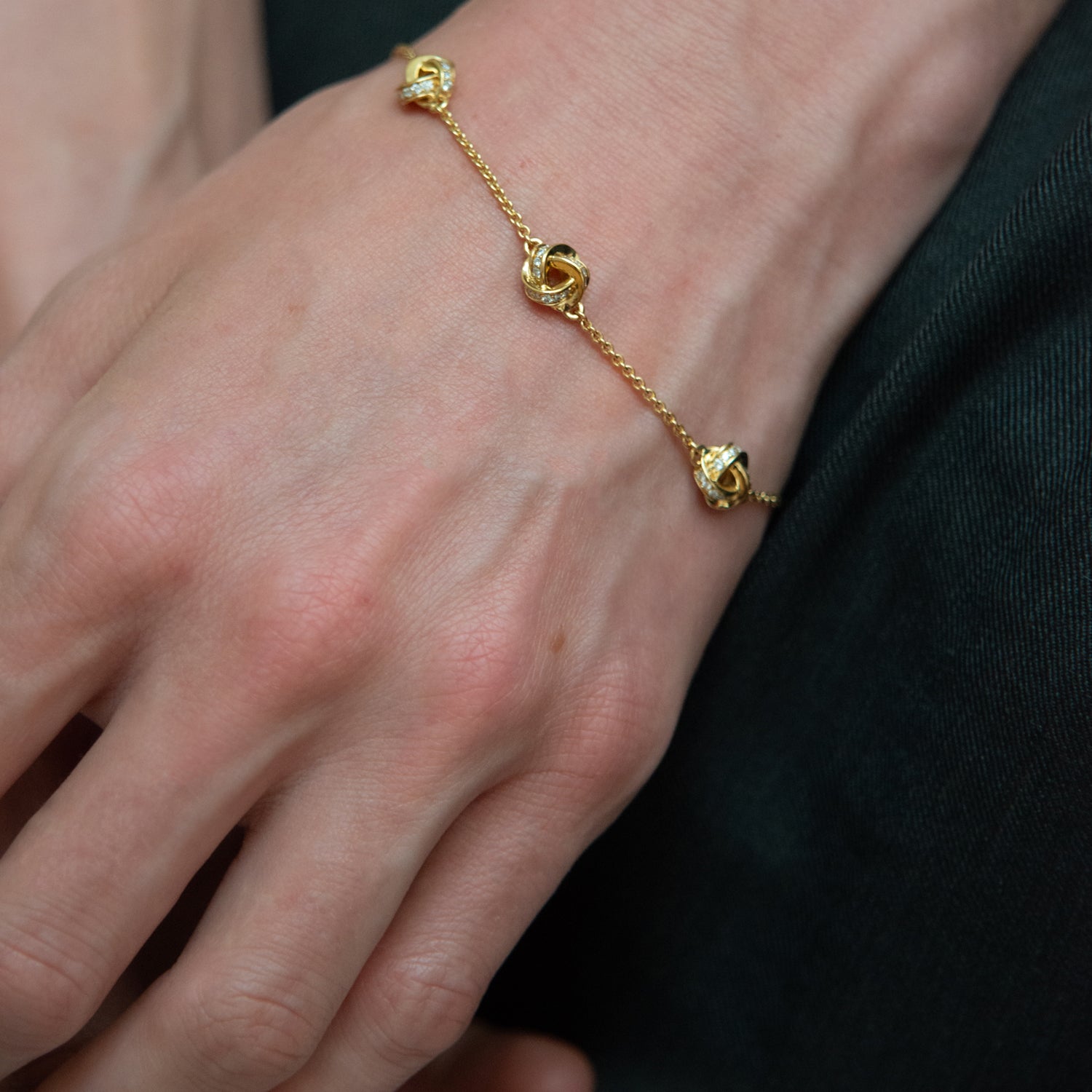 886 Royal Mint Bracelet Diamond Knot 7.5 inch Bracelet, 18ct Yellow Gold