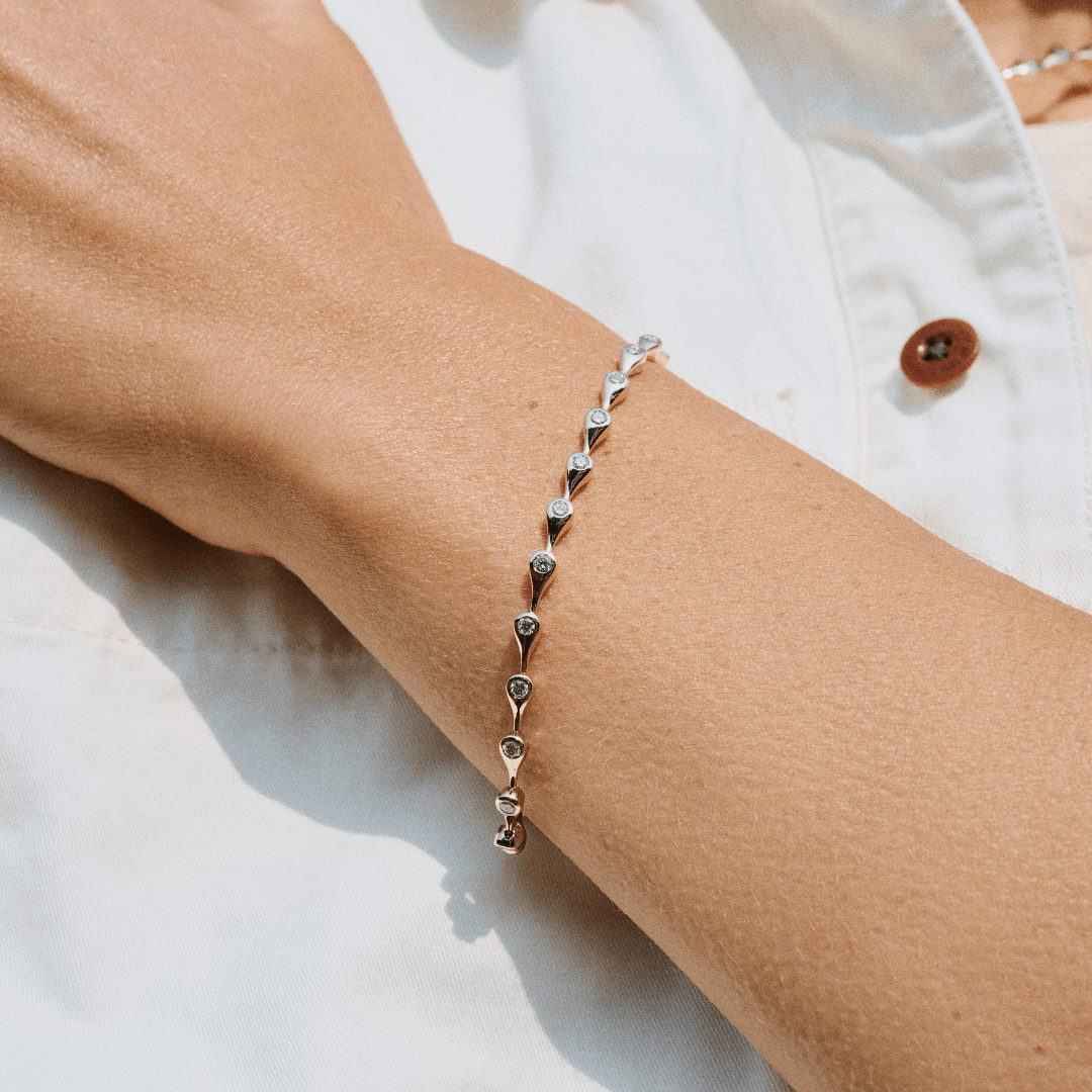 886 Royal Mint Teardrop Diamond Small Tennis Bracelet, 18ct Yellow Gold