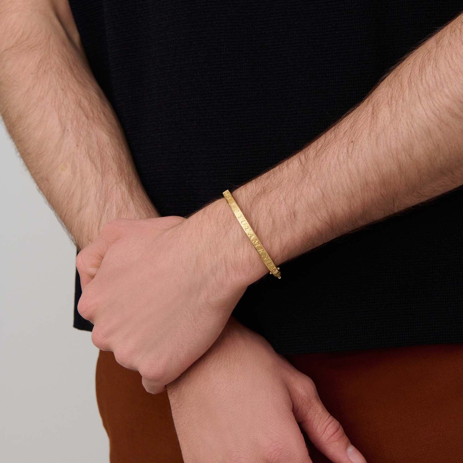 886 Royal Mint Bracelets Tutamen Hinged Bangle 18ct Yellow Gold