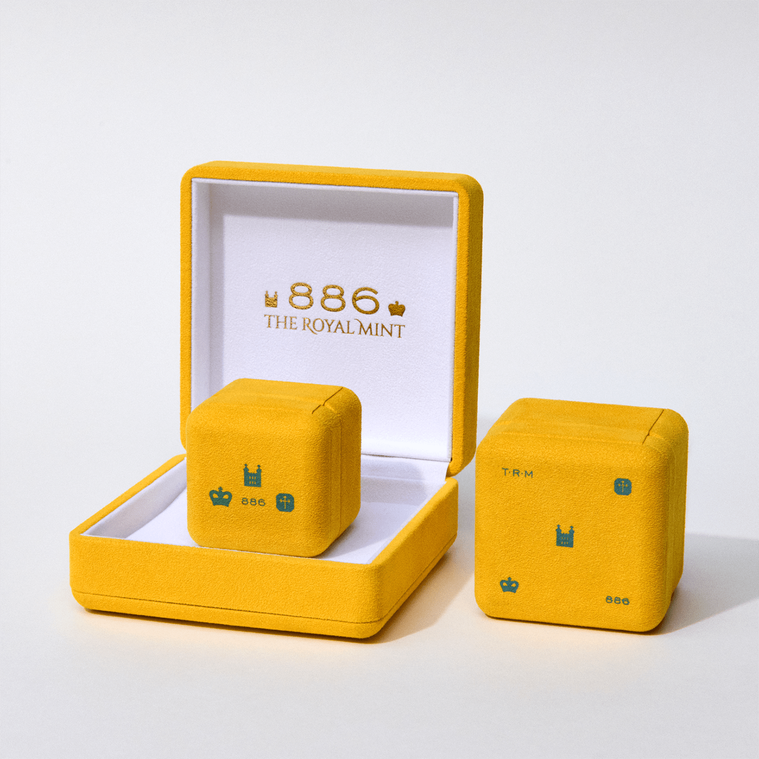 886 Royal Mint Earrings Tutamen Square Stud Earrings 18ct Yellow Gold
