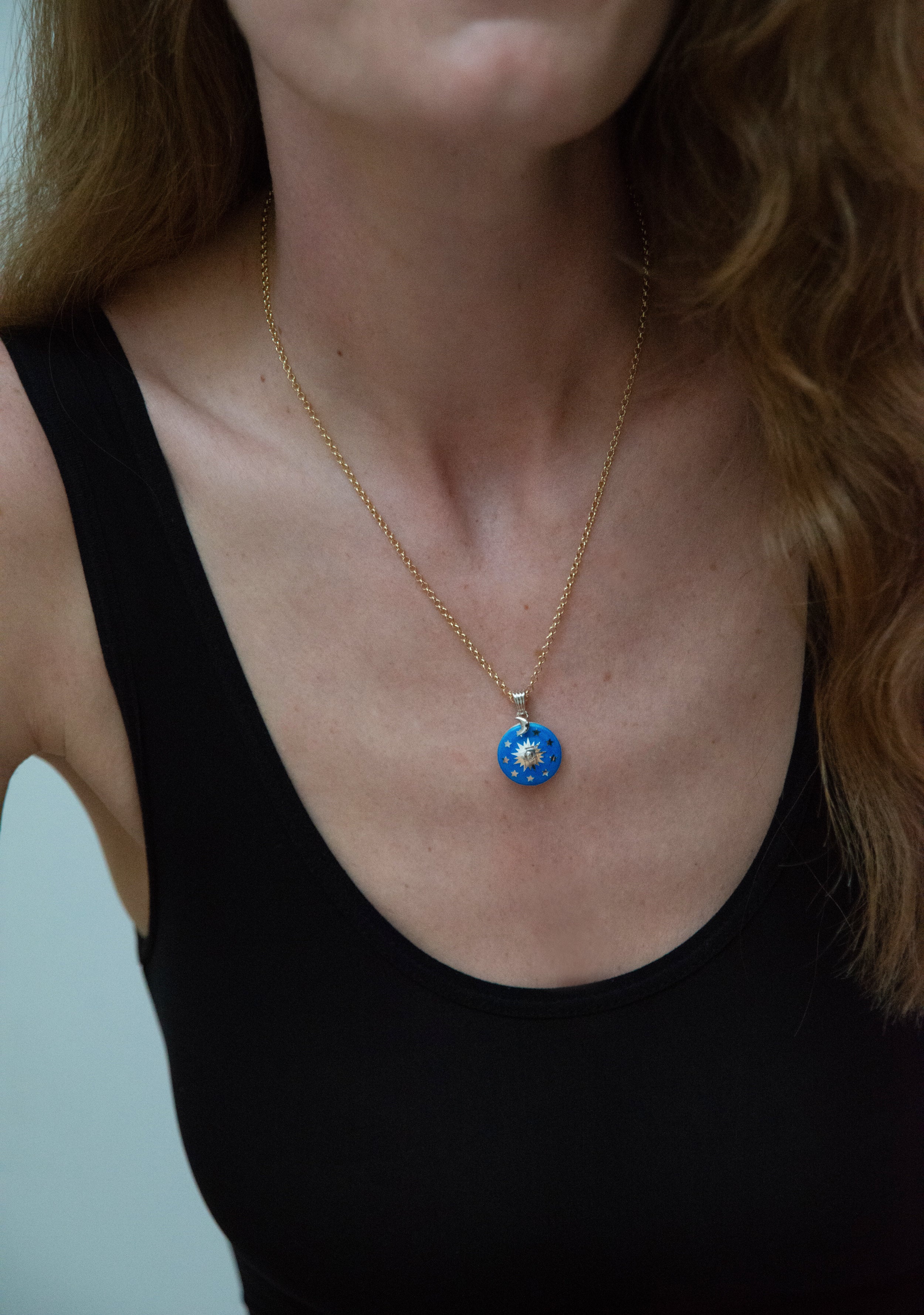 886 Royal Mint Pendants & Charms Night Sky Enamelled Spinner Pendant with 18 inch Small Belcher Chain, 18ct Yellow Gold