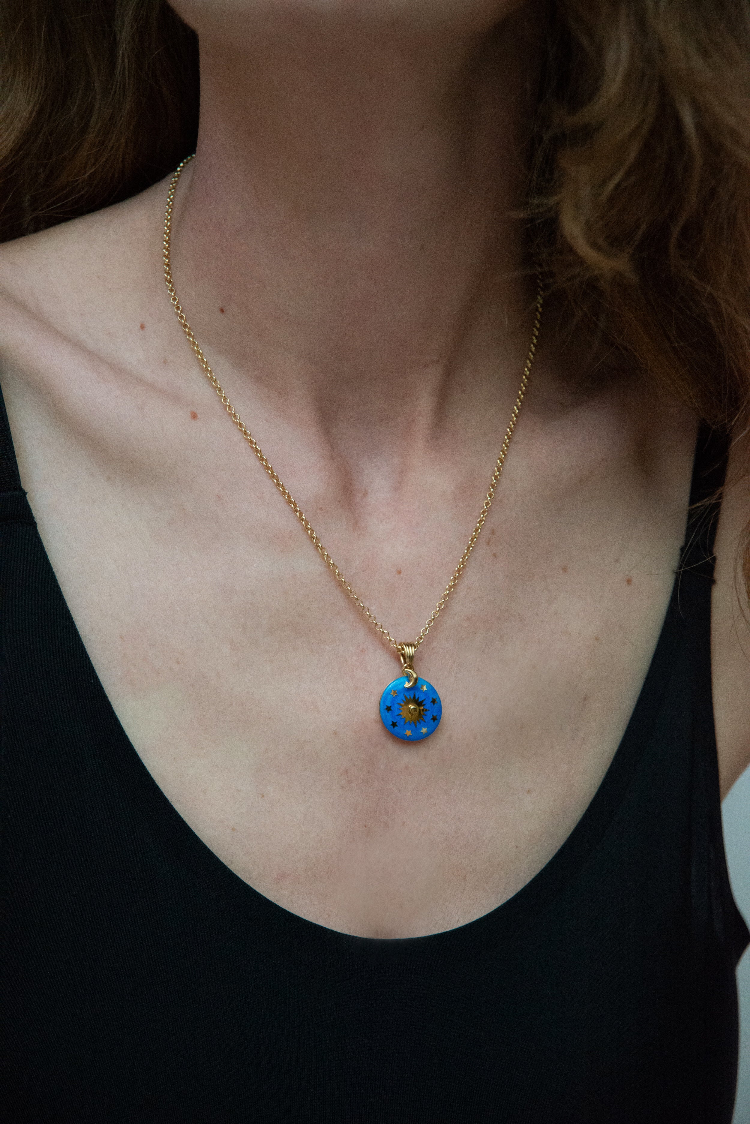 886 Royal Mint Pendants & Charms Night Sky Enamelled Spinner Pendant with 18 inch Small Belcher Chain, 18ct Yellow Gold