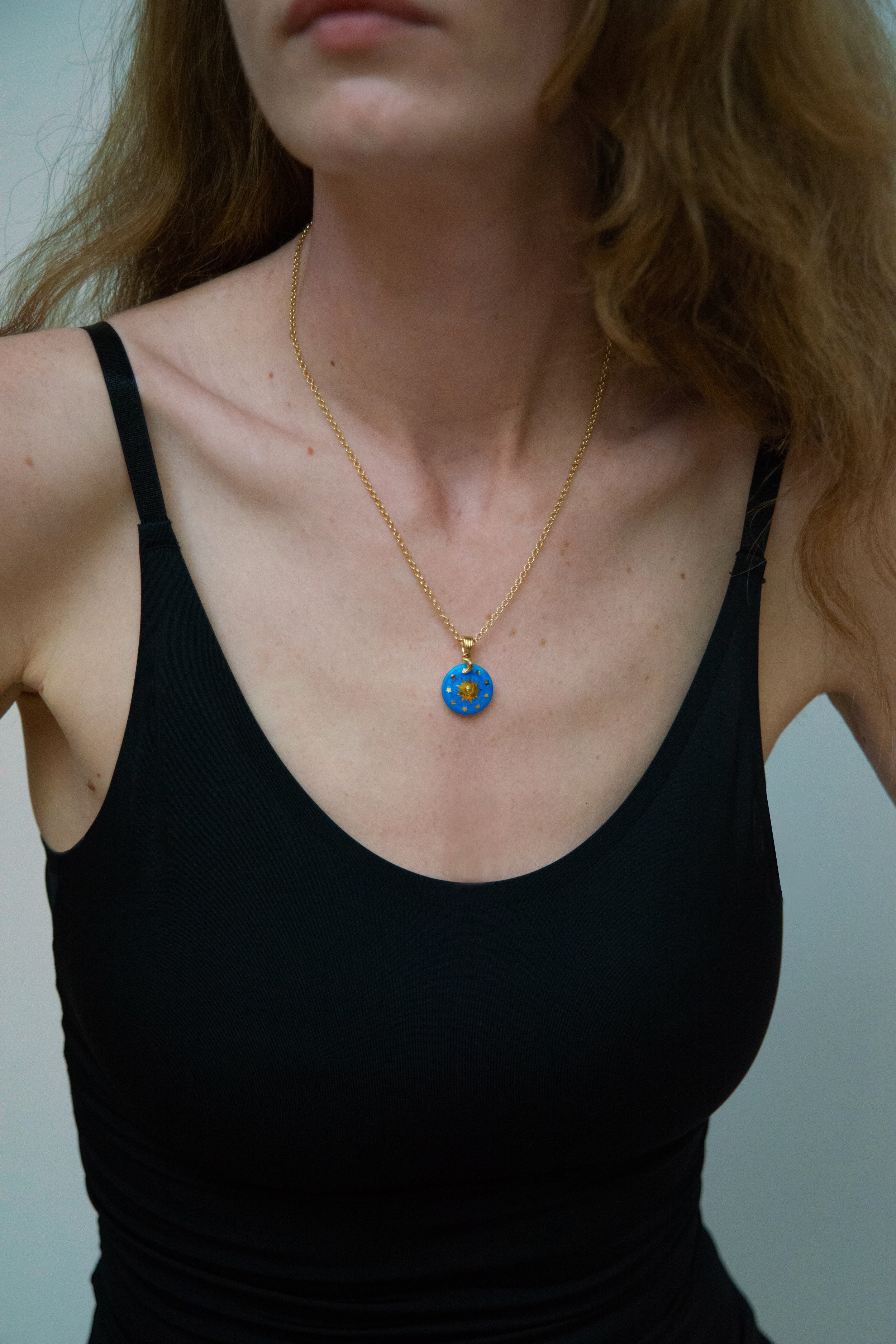 886 Royal Mint Pendants & Charms Night Sky Enamelled Spinner Pendant with 18 inch Small Belcher Chain, 18ct Yellow Gold