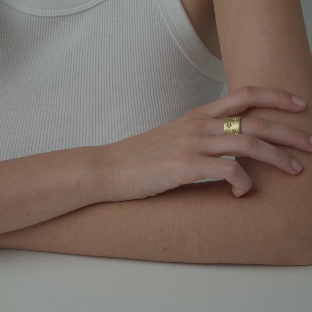 Shooting Star Heavy Band Ring in 9ct Yellow Gold