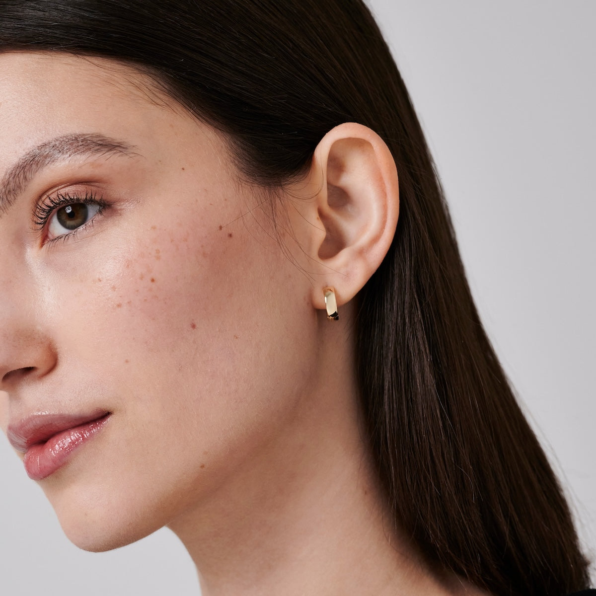 886 Huggie Hoops in 9ct Yellow Gold