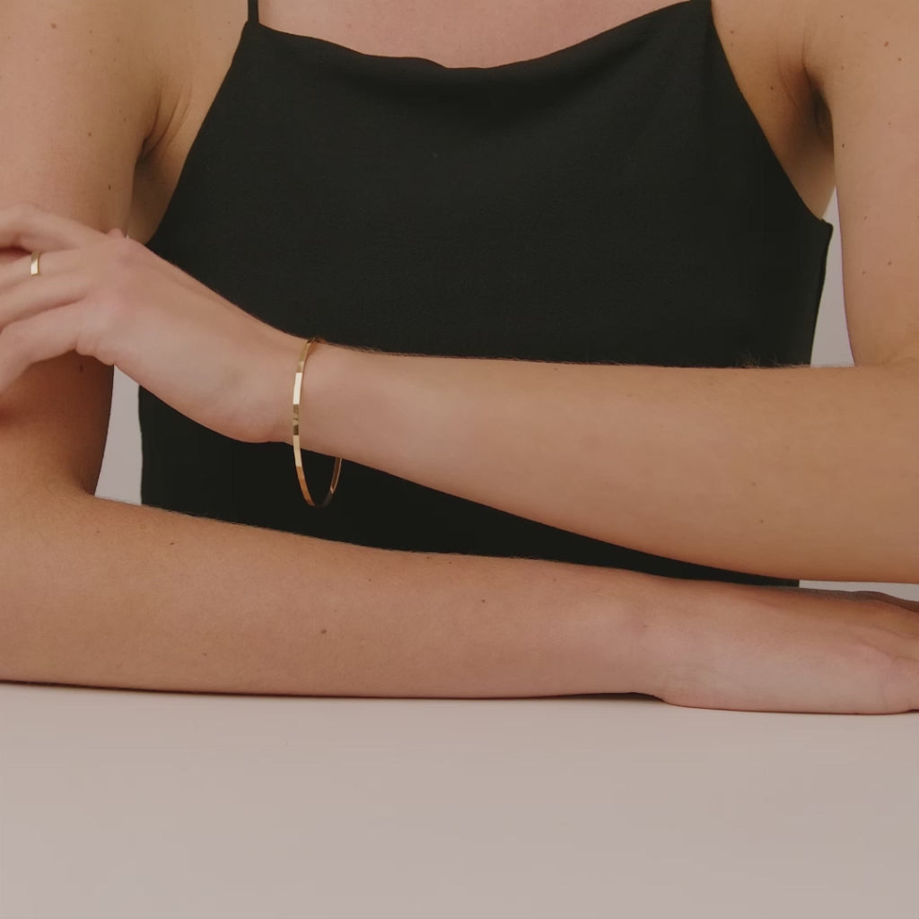 Decus Bangle 18ct Yellow Gold