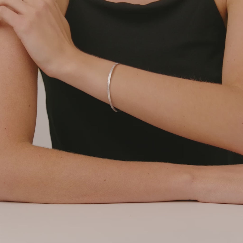 Tutamen Bangle 18ct Yellow Gold