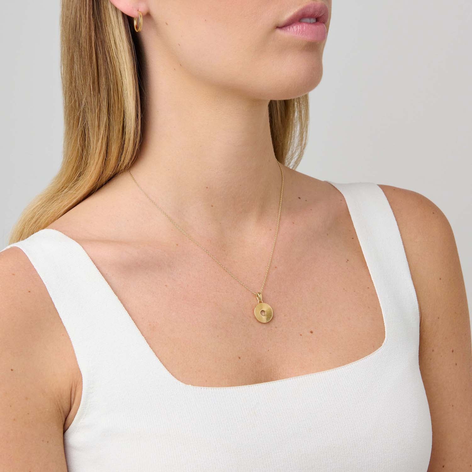 886 Royal Mint Necklaces Tutamen Round Pendant with Chain 18ct Yellow Gold