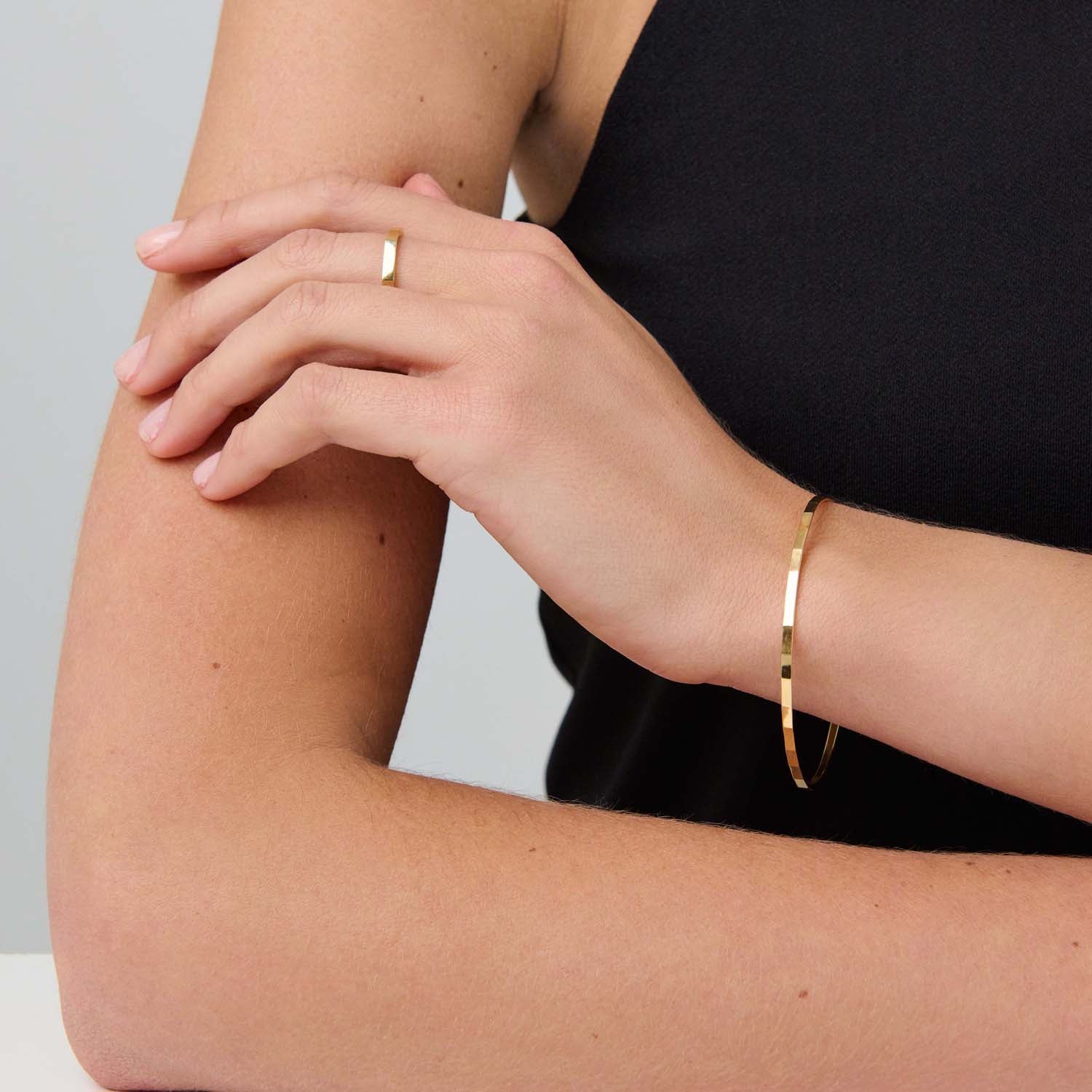 886 Royal Mint Bracelets Decus Bangle 9ct Yellow Gold