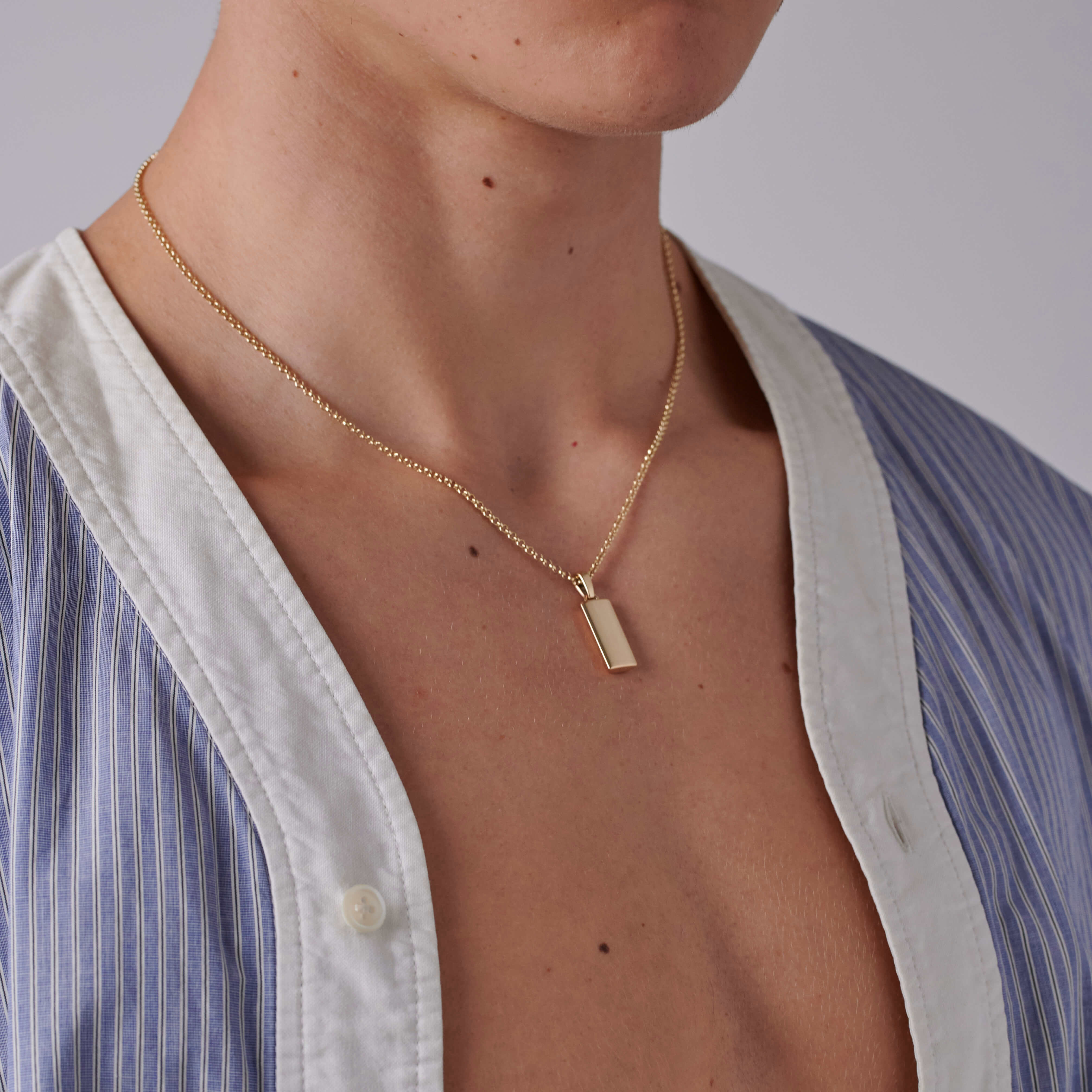 886 Royal Mint Necklaces 886 Bar Pendant with Chain in 9ct Yellow Gold