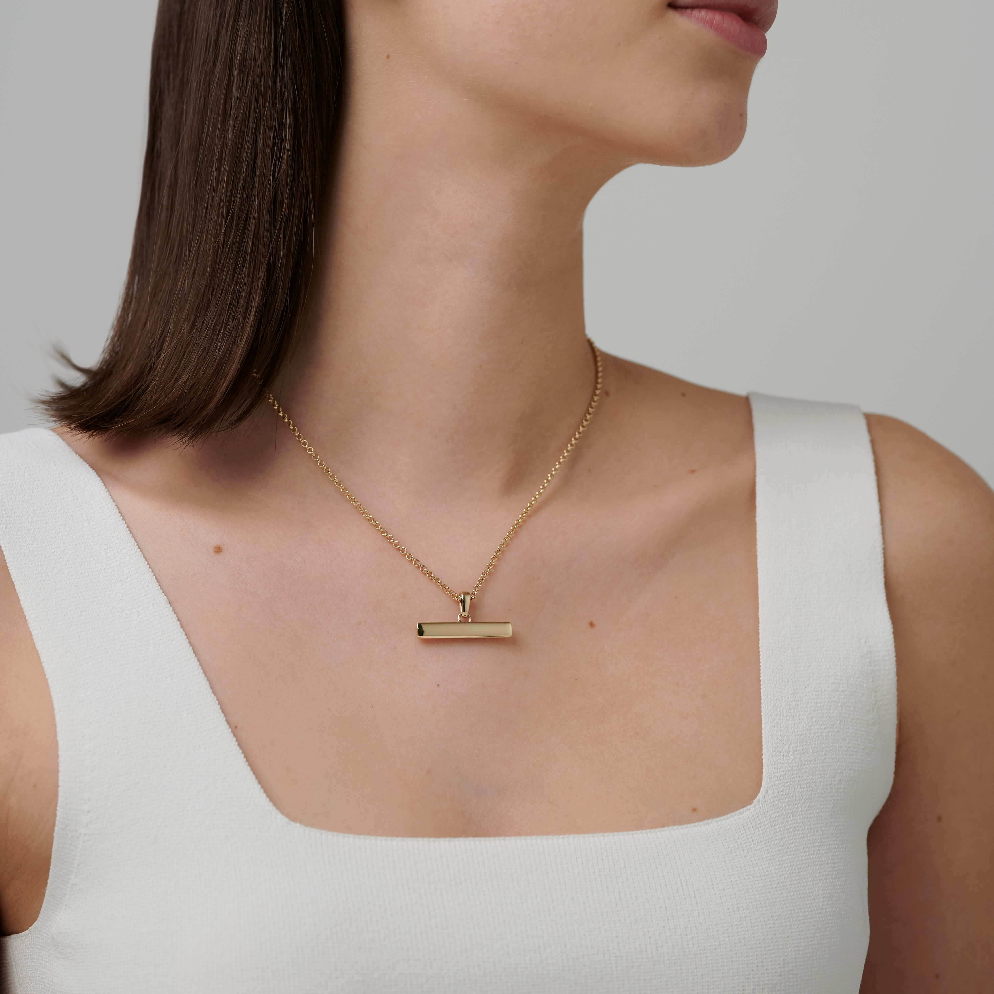 886 Royal Mint Necklaces 886 T-Bar Pendant with Chain in 9ct Yellow Gold
