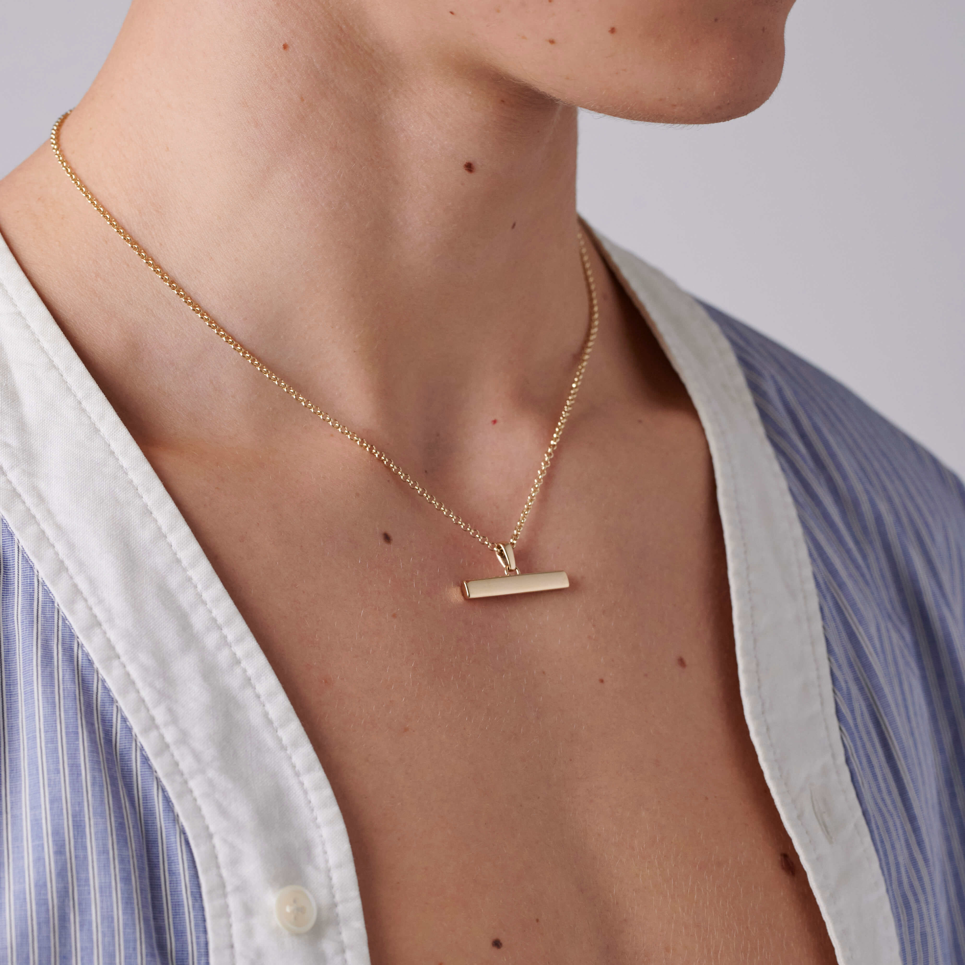 886 Royal Mint Necklaces 886 T-Bar Pendant with Chain in 9ct Yellow Gold