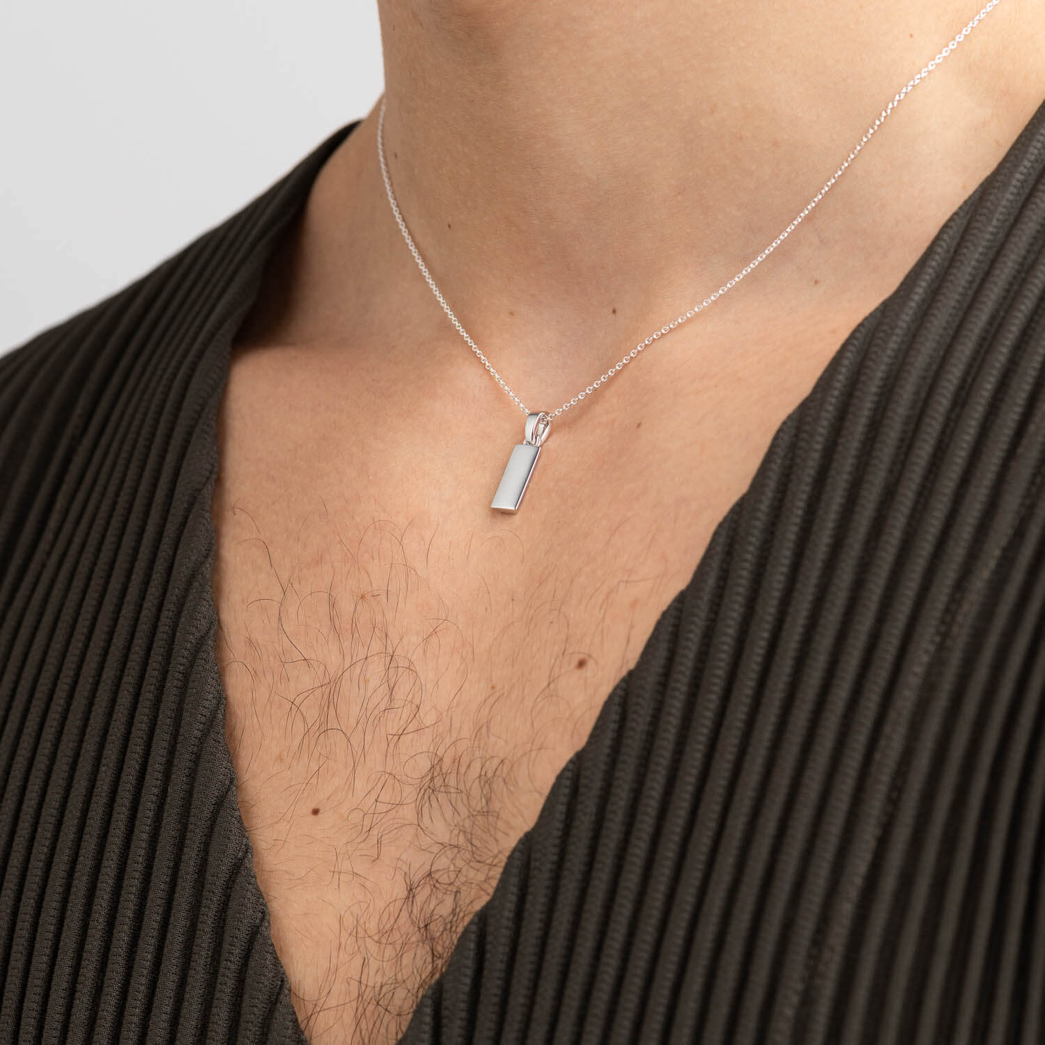 886 Royal Mint Necklaces 886 Small Bar Pendant with Chain in Sterling Silver