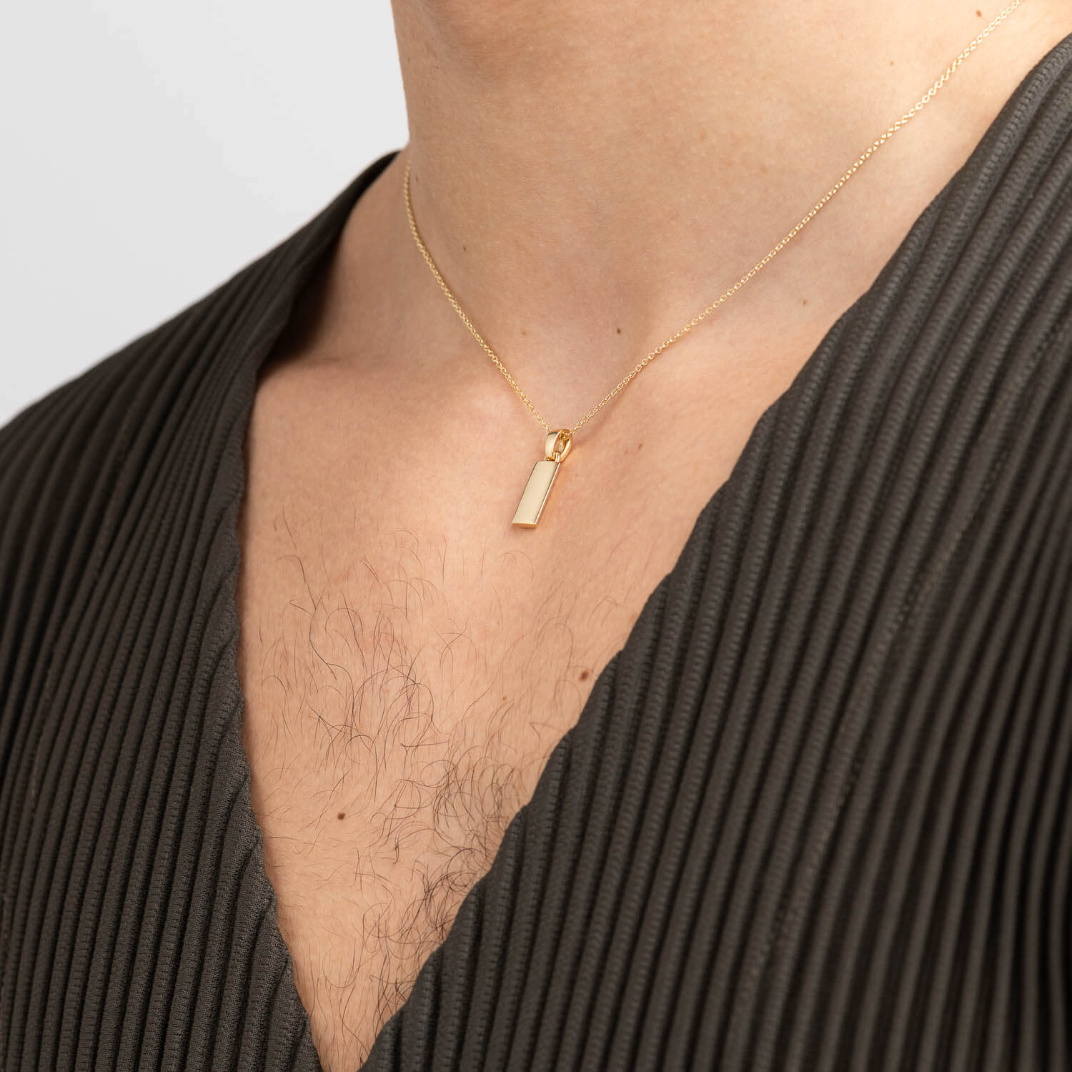 886 Royal Mint Necklaces 886 Small Bar Pendant with Chain in 9ct Yellow Gold