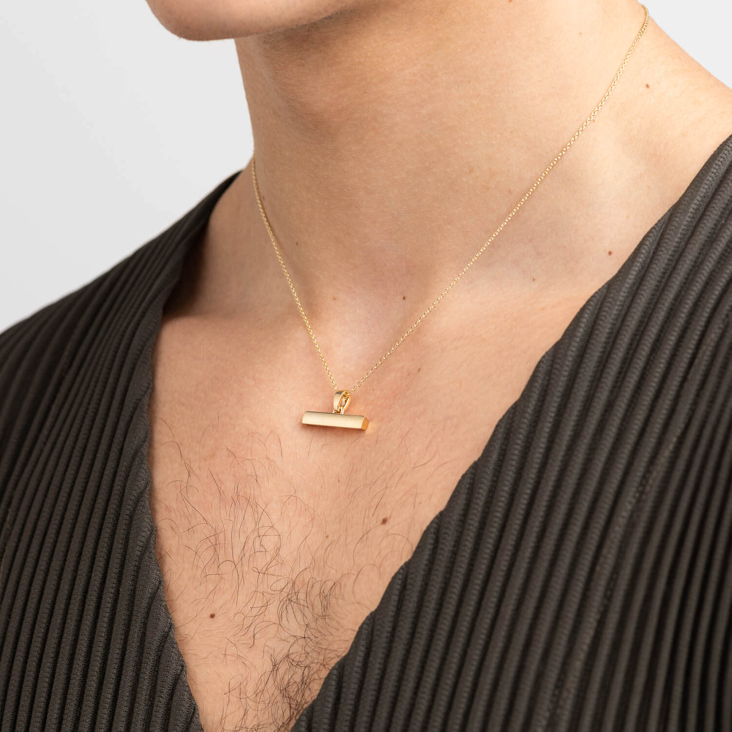 886 Royal Mint Necklaces 886 Small T-Bar Pendant with Chain in 18ct Yellow Gold