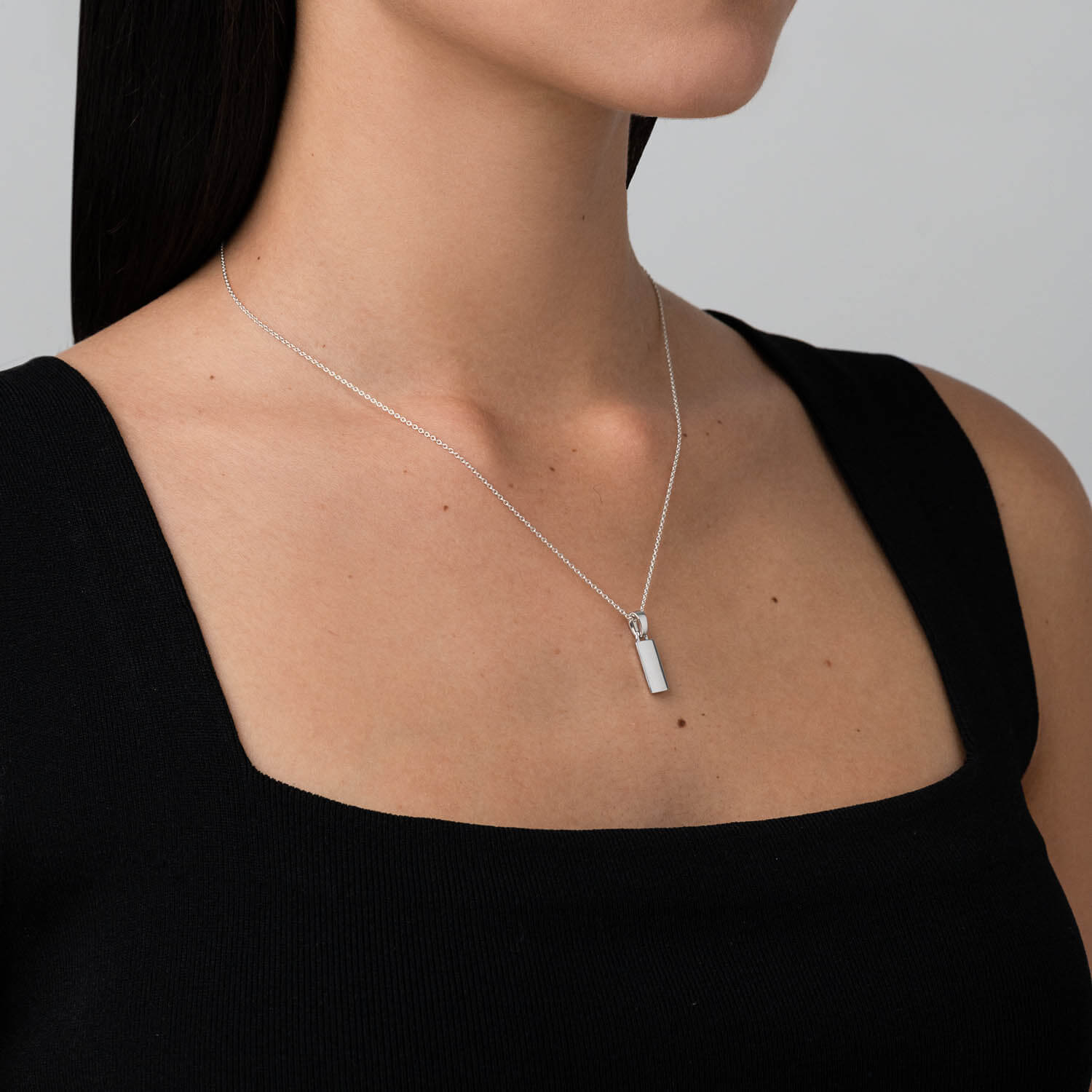 886 Royal Mint Necklaces 886 Small Bar Pendant with Chain in Sterling Silver