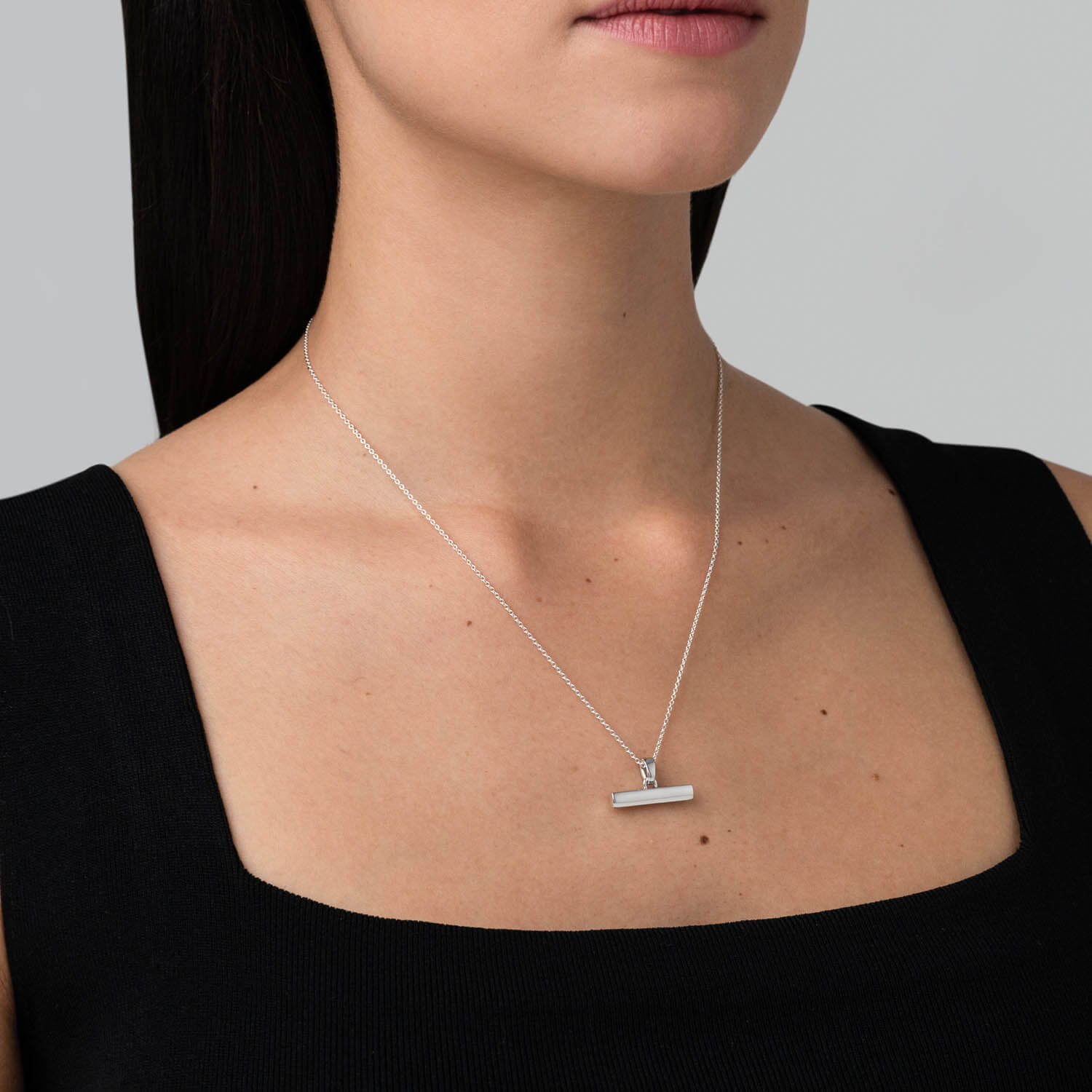 886 Royal Mint Necklaces 886 Small T-Bar Pendant with Chain in Sterling Silver
