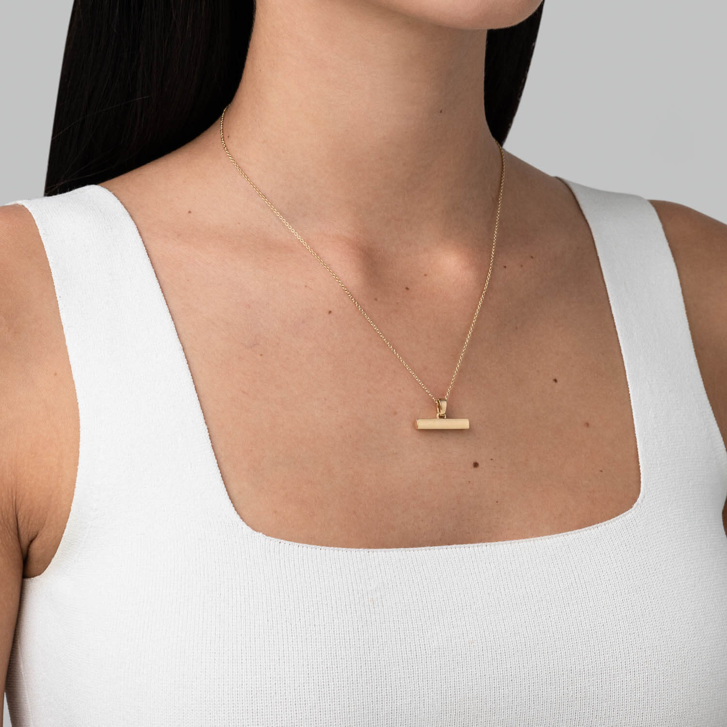 886 Royal Mint Necklaces 886 Small T-Bar Pendant with Chain in 18ct Yellow Gold