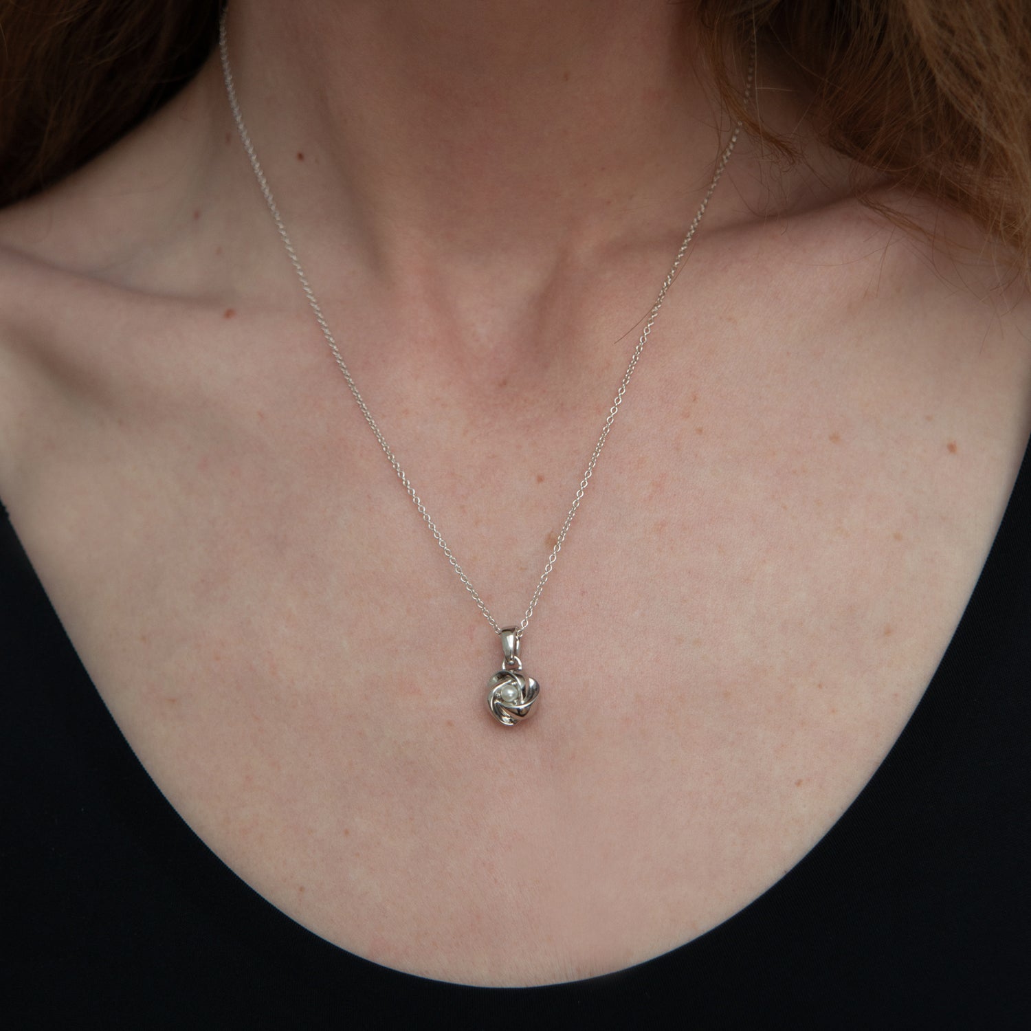 886 Royal Mint Necklaces Pearl Knot Pendant with 18 inch Trace Chain, Silver