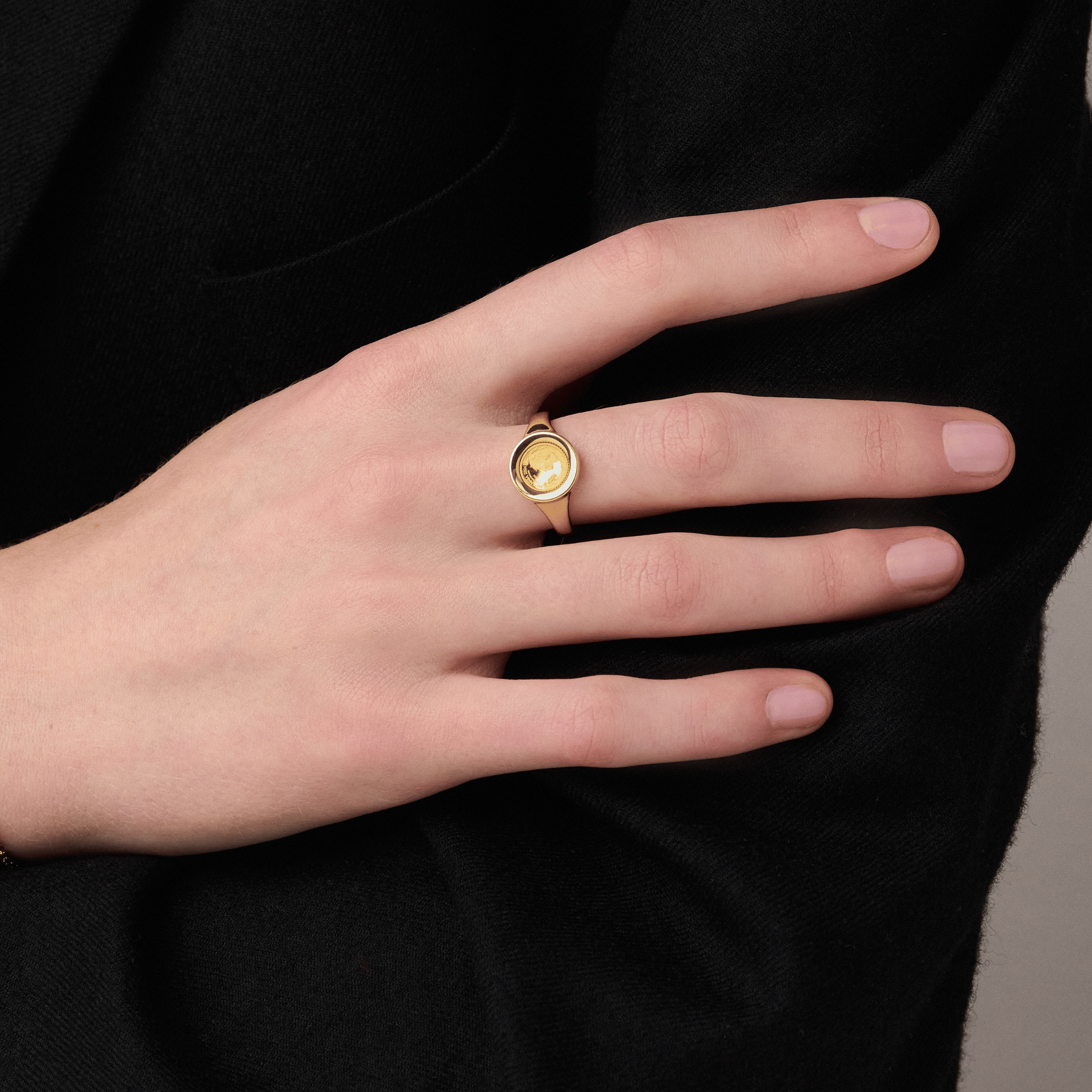 886 Royal Mint Rings Britannia 1/40oz Signet Ring, 18ct Yellow Gold