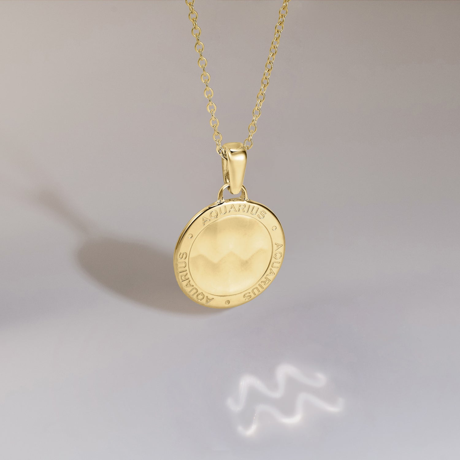 886 Royal Mint Necklaces 886 Caustic Aquarius Pendant with Chain in 18ct Yellow Gold