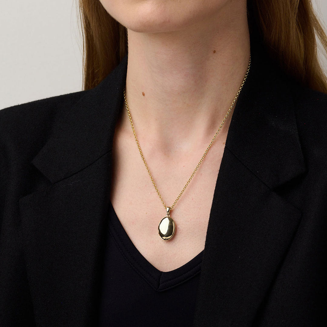 886 Royal Mint 886 Oval Locket With Chain 9ct Yellow Gold