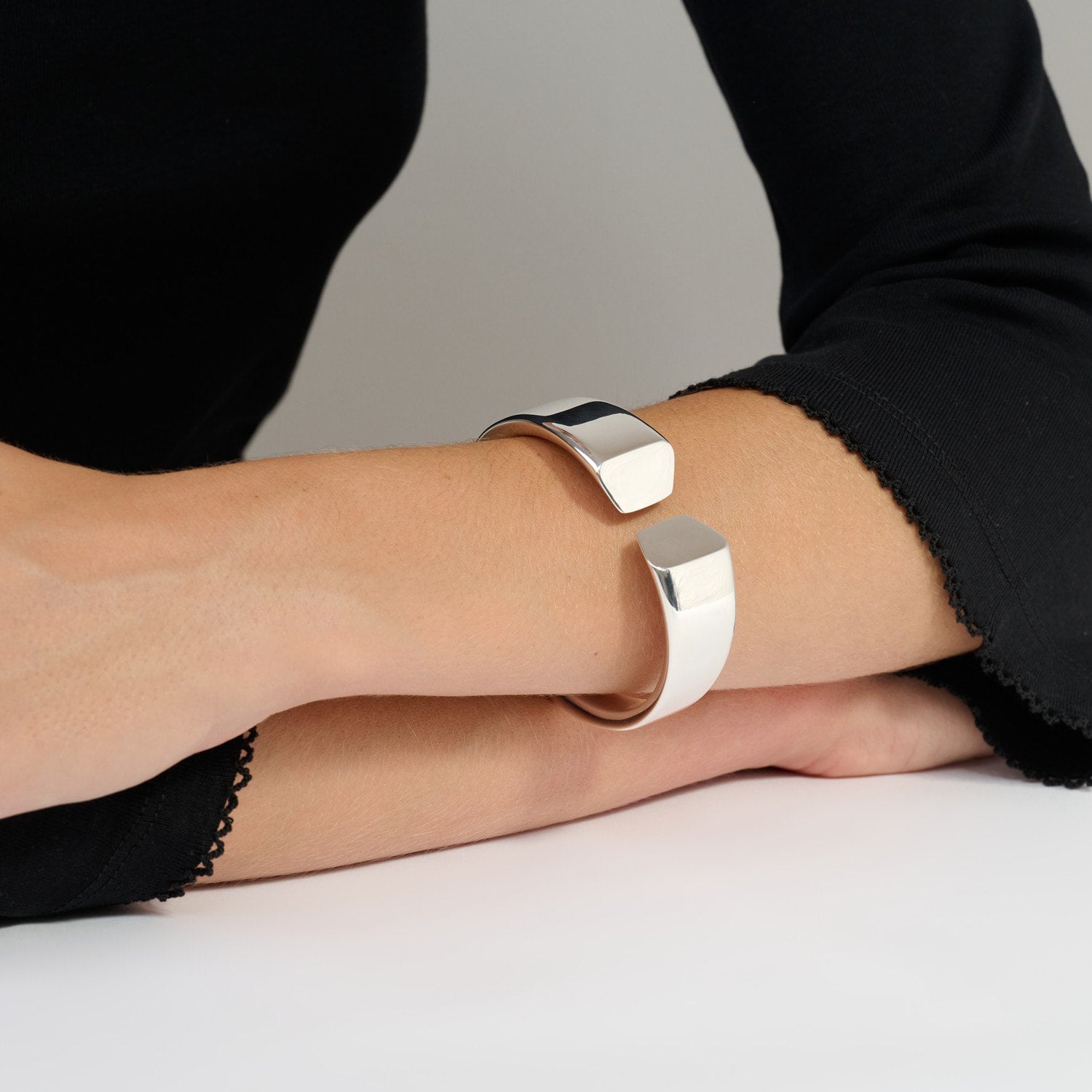 886 Royal Mint Bracelet Aurum Bullion Open Cuff, Sterling Silver