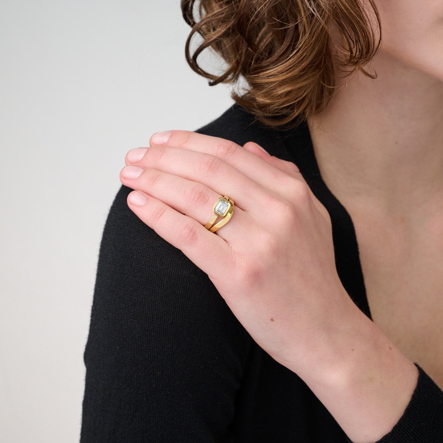 886 Royal Mint Rings Curved Band Ring, 18ct Yellow Gold