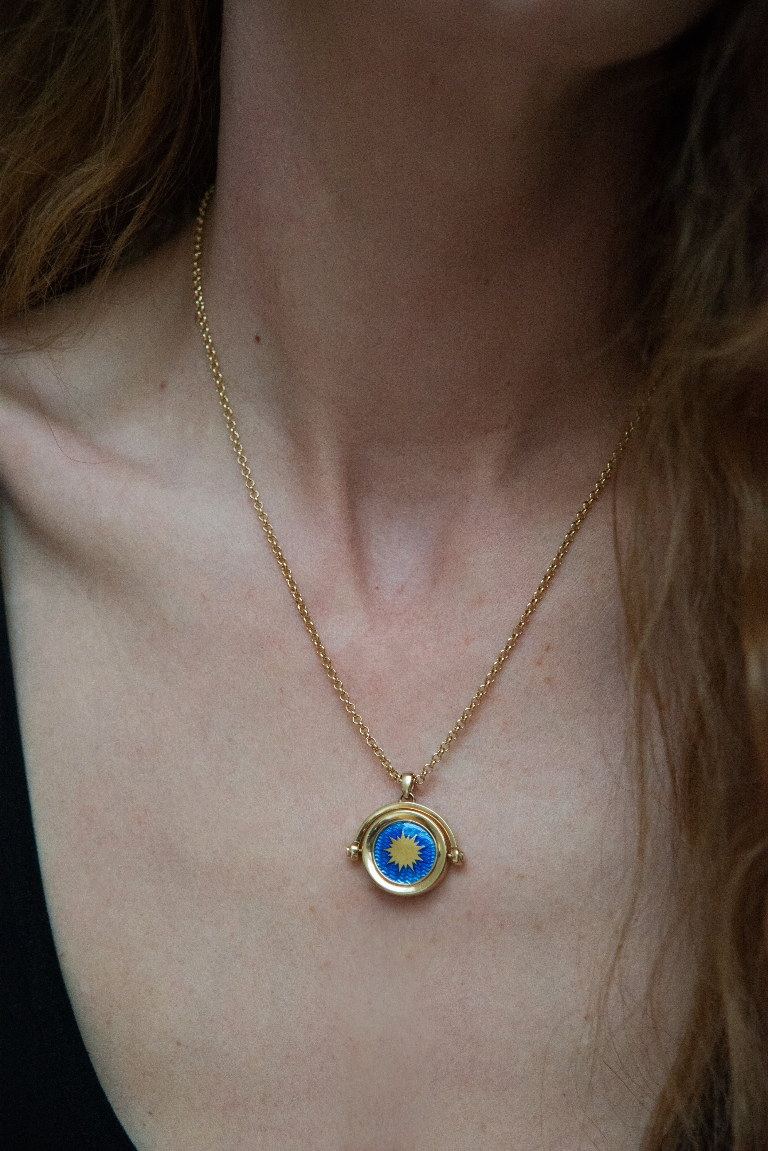 886 Royal Mint Pendants & Charms Night Sky Enamelled Spinner Pendant with 18 inch Small Belcher Chain, 18ct Yellow Gold