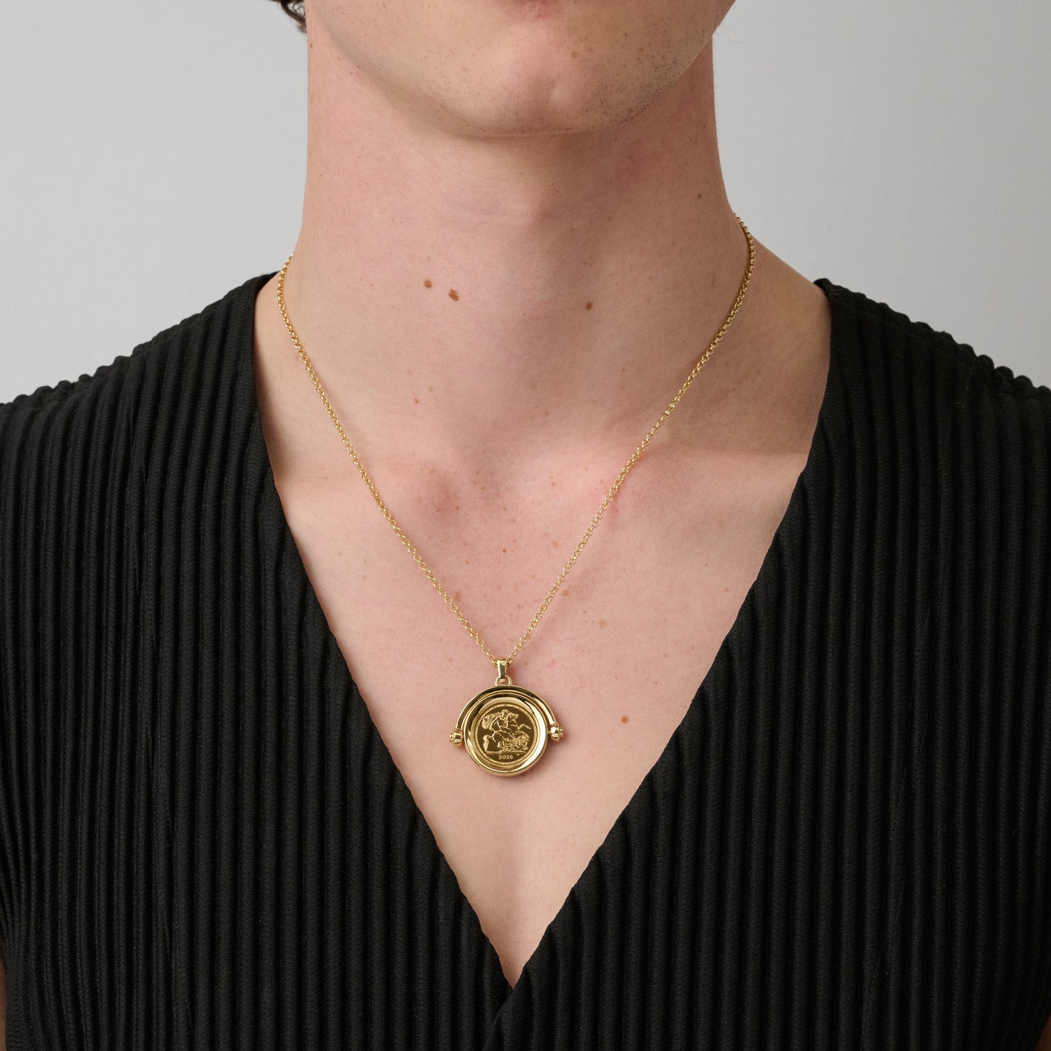 886 Royal Mint Necklaces 886 2026 Half Sovereign Coin Spinner with 18ct Yellow Gold Chain