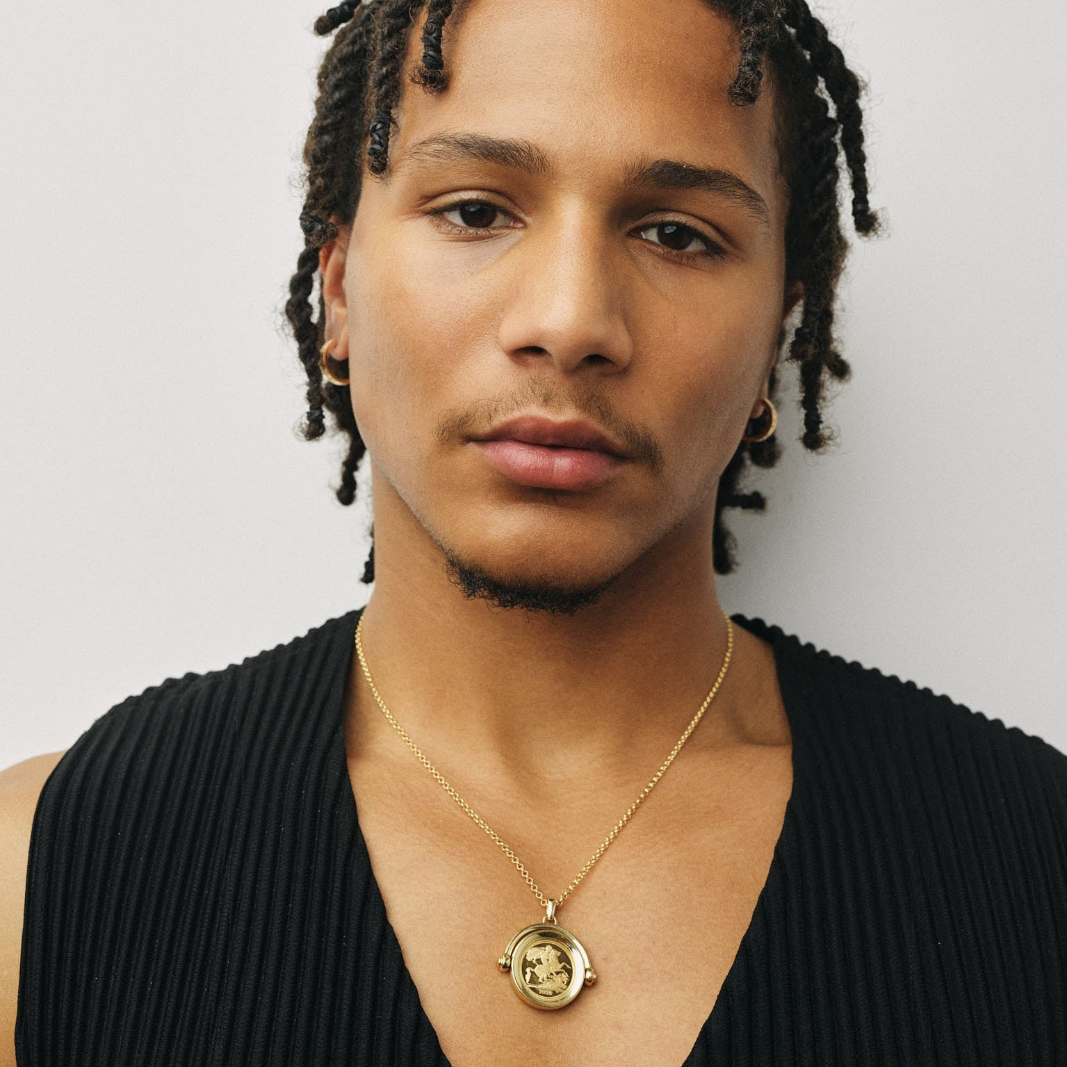 886 Royal Mint Necklaces 886 2026 Half Sovereign Coin Spinner with 18ct Yellow Gold Chain