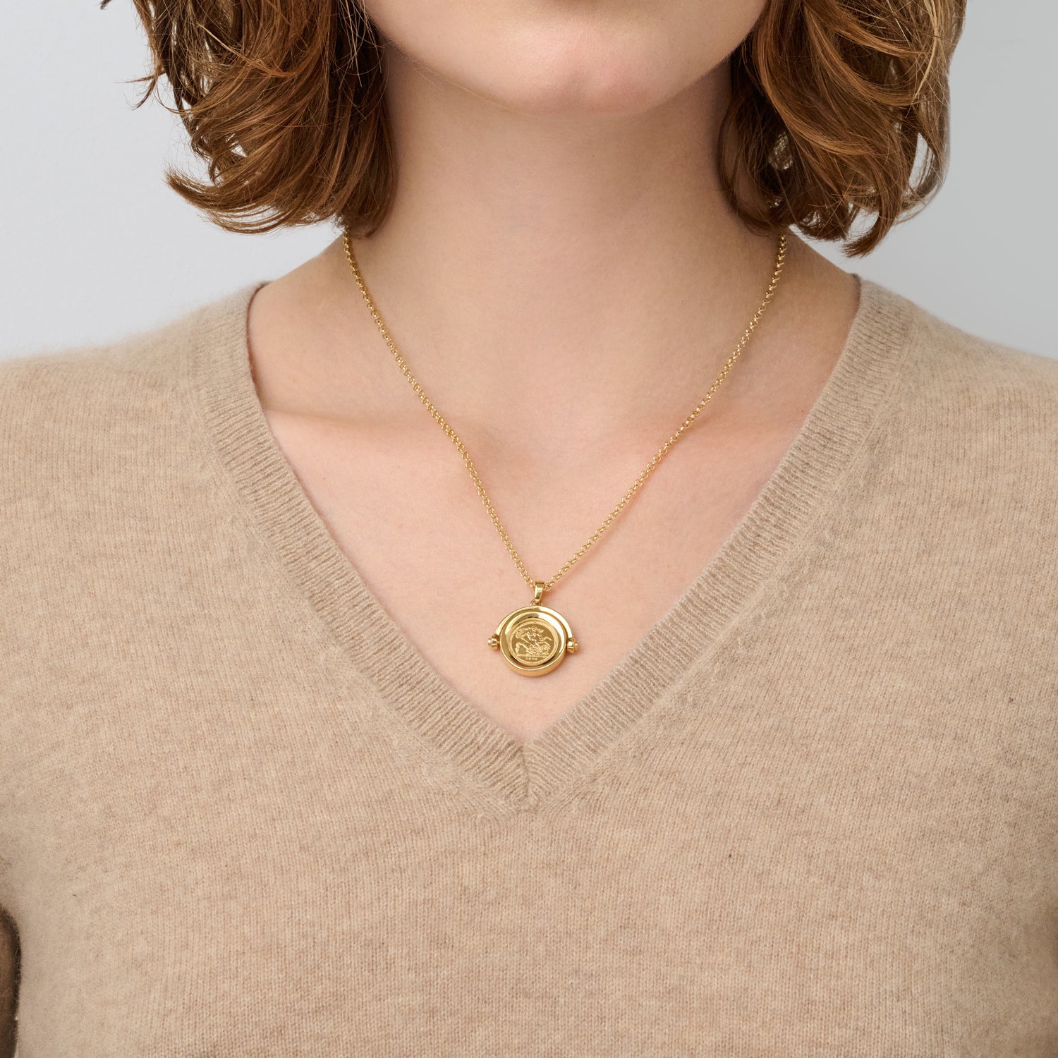 886 Royal Mint Necklaces 886 2026 Quarter Sovereign Coin Spinner with 18ct Yellow Gold Chain
