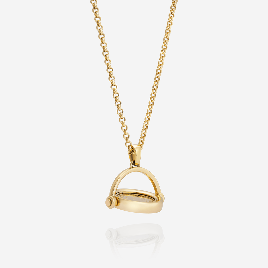 886 Royal Mint Necklaces 886 2026 Quarter Sovereign Coin Spinner with 18ct Yellow Gold Chain