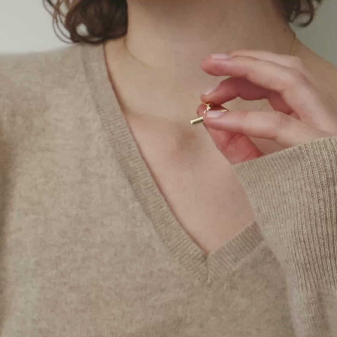 T-Bar Pendant With Belcher Chain 18ct Gold
