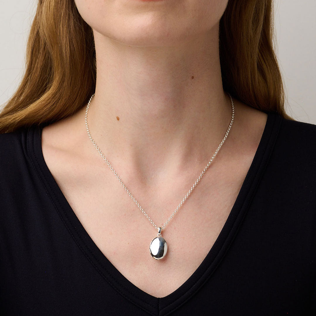 886 Royal Mint Necklaces 886 Oval Locket With Chain Sterling Silver