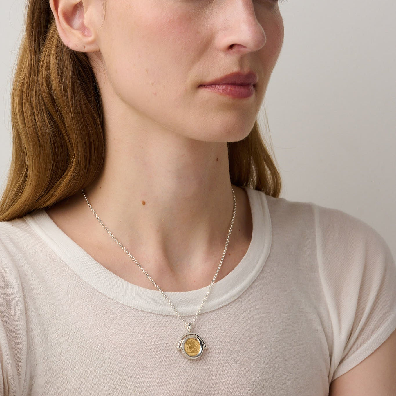 886 Royal Mint Necklaces 886 2026 Quarter Sovereign Spinning Pendant with Chain Sterling Silver