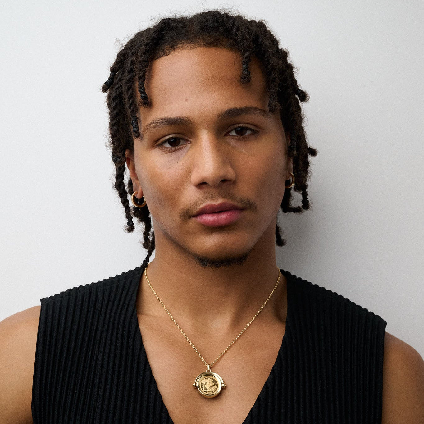 886 Royal Mint Necklaces 886 2026 Half Sovereign Coin Spinner with 18ct Yellow Gold Chain