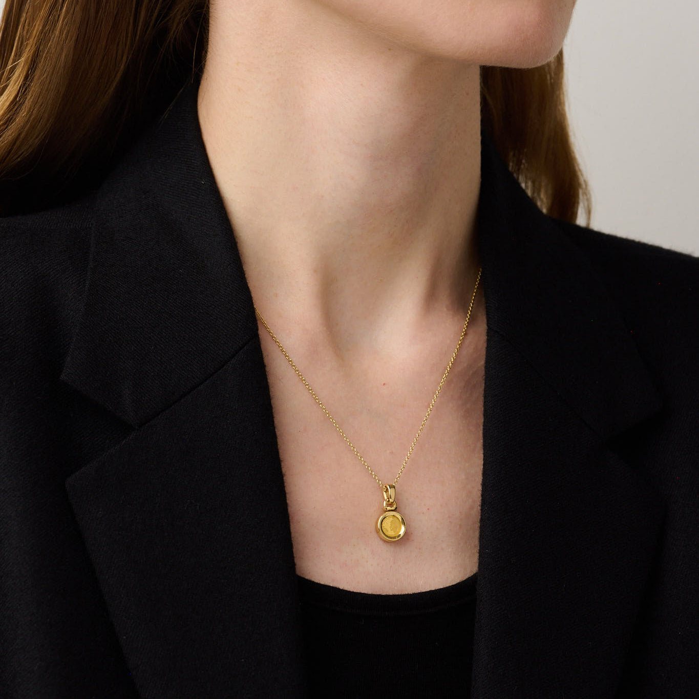 886 Royal Mint Necklaces 886 2026 Quarter Sovereign Coin Spinner with 18ct Yellow Gold Chain