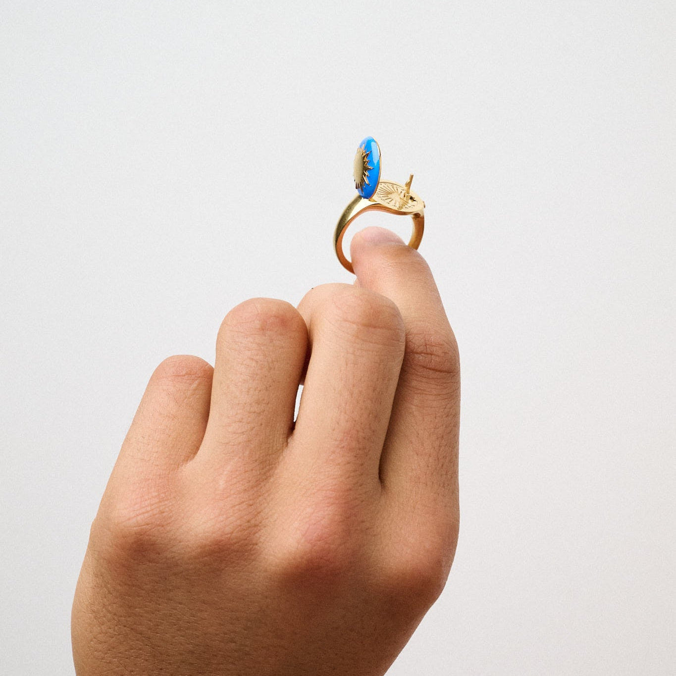 886 Royal Mint Rings T - 61.4mm Sundial Enamelled Signet Ring in 18ct Yellow Gold