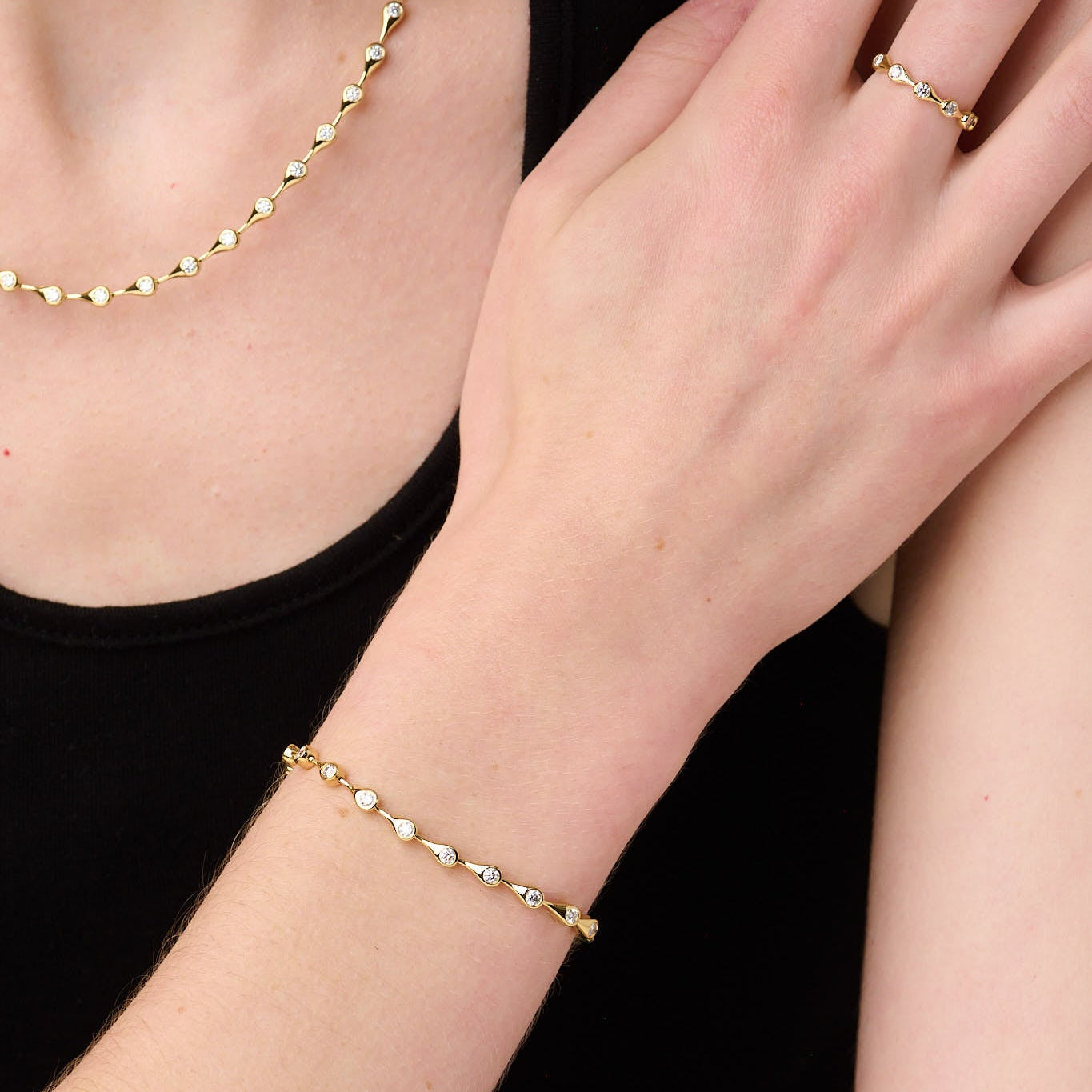 Teardrop Diamond Small Tennis Bracelet, 18ct Yellow Gold